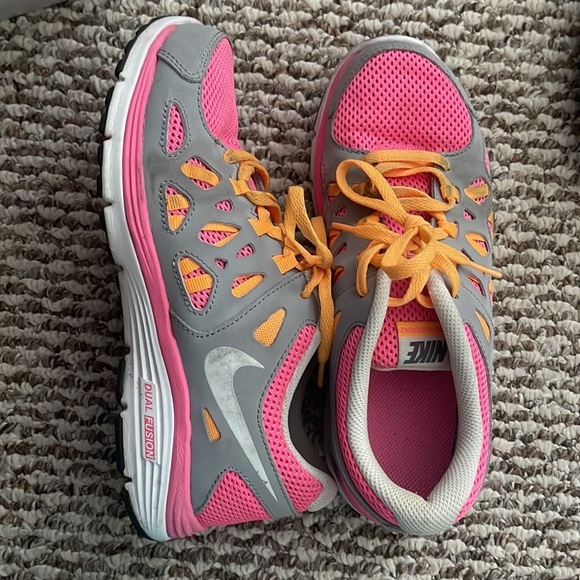 Nike Dual Fusion. Running / Training  Size 5Y - Picture 2 of 2